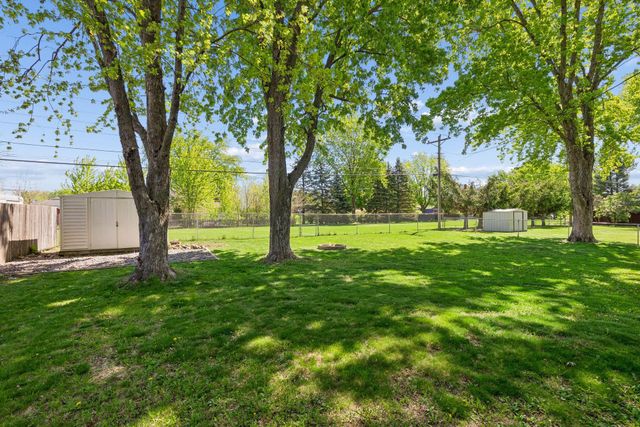 833 Oriole Drive, Apple Valley, MN 55124