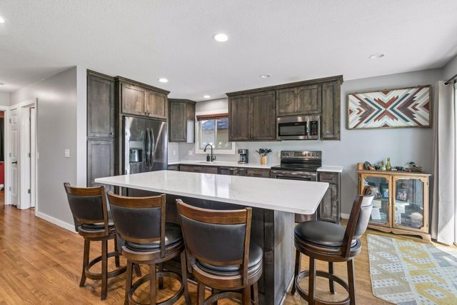 833 Oriole Drive, Apple Valley, MN 55124