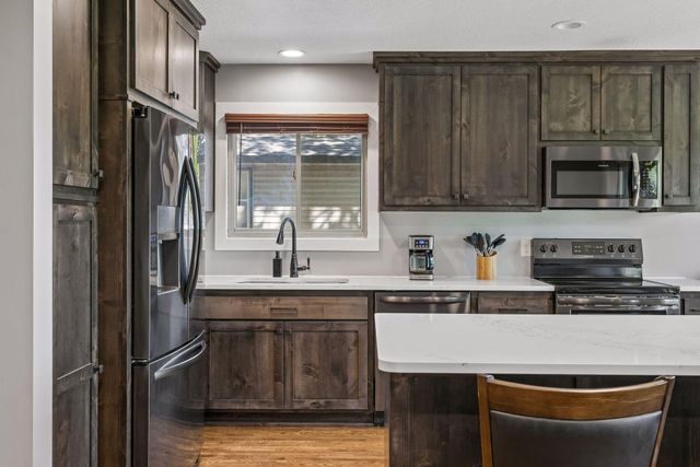 833 Oriole Drive, Apple Valley, MN 55124