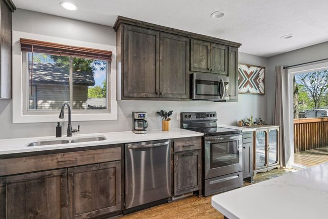 833 Oriole Drive, Apple Valley, MN 55124