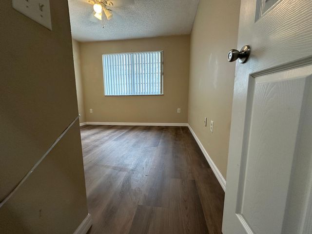 4197 N HAVERHILL Road 215, West Palm Beach, FL 33417