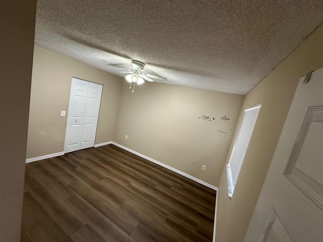 4197 N HAVERHILL Road 215, West Palm Beach, FL 33417