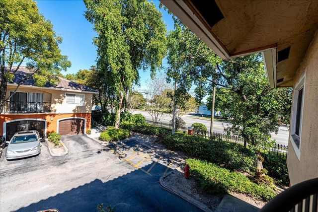 4197 N HAVERHILL Road 215, West Palm Beach, FL 33417