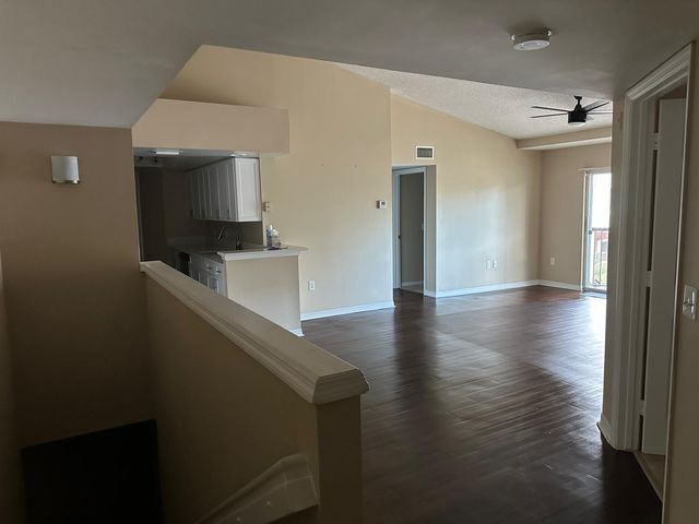 4197 N HAVERHILL Road 215, West Palm Beach, FL 33417