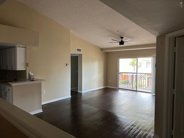 4197 N HAVERHILL Road 215, West Palm Beach, FL 33417