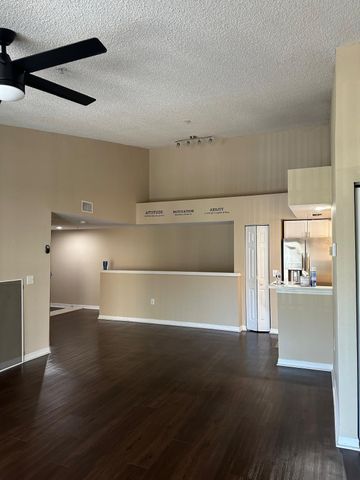 4197 N HAVERHILL Road 215, West Palm Beach, FL 33417
