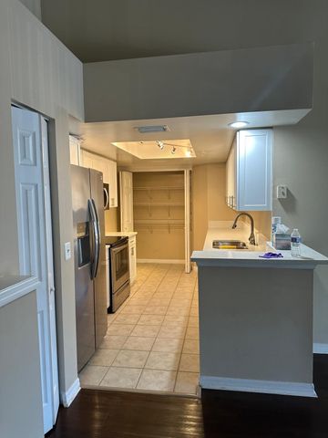 4197 N HAVERHILL Road 215, West Palm Beach, FL 33417