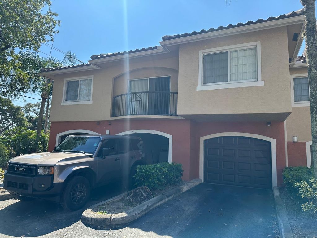 4197 N HAVERHILL Road 215, West Palm Beach, FL 33417