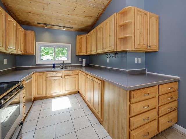 52120 Kern Drive, Three Rivers, MI 49093