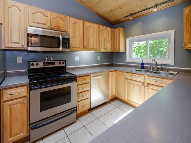 52120 Kern Drive, Three Rivers, MI 49093