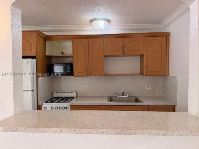 7000 23RD St 42, Miami, FL 33155
