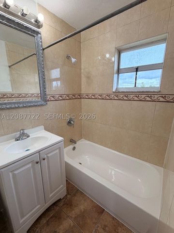 7000 23RD St 42, Miami, FL 33155