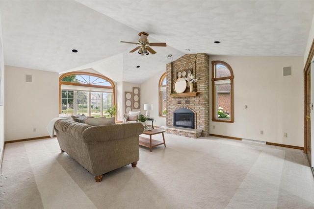 W2880 OAKRIDGE DRIVE, Appleton, WI 54915