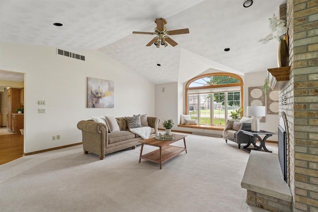 W2880 OAKRIDGE DRIVE, Appleton, WI 54915