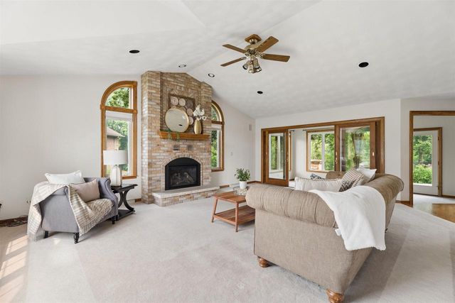 W2880 OAKRIDGE DRIVE, Appleton, WI 54915