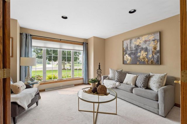 W2880 OAKRIDGE DRIVE, Appleton, WI 54915