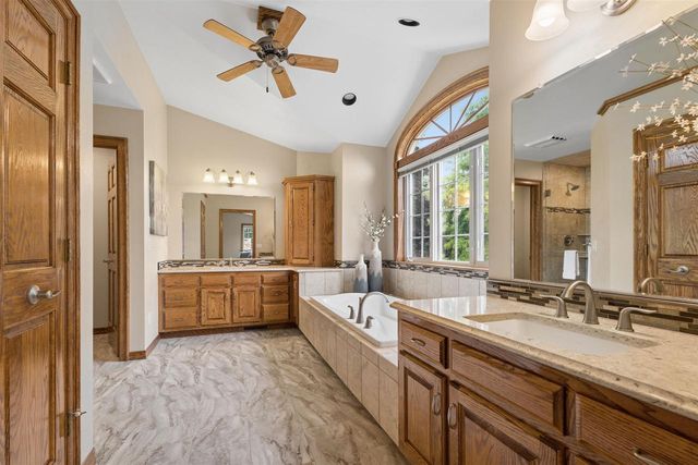 W2880 OAKRIDGE DRIVE, Appleton, WI 54915