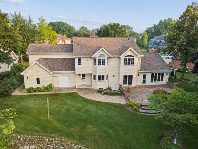 W2880 OAKRIDGE DRIVE, Appleton, WI 54915