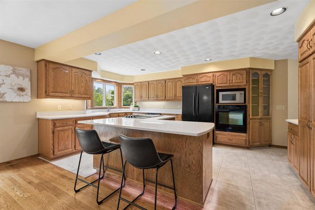 W2880 OAKRIDGE DRIVE, Appleton, WI 54915