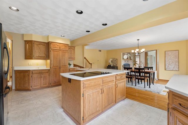 W2880 OAKRIDGE DRIVE, Appleton, WI 54915
