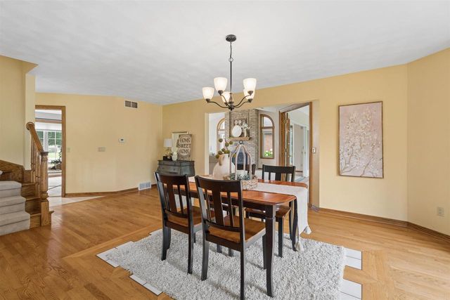 W2880 OAKRIDGE DRIVE, Appleton, WI 54915