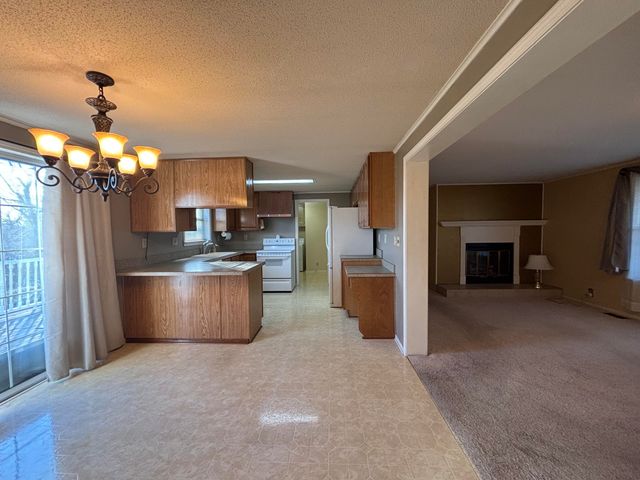 4130 E Zora Street, Webb City, MO 64870