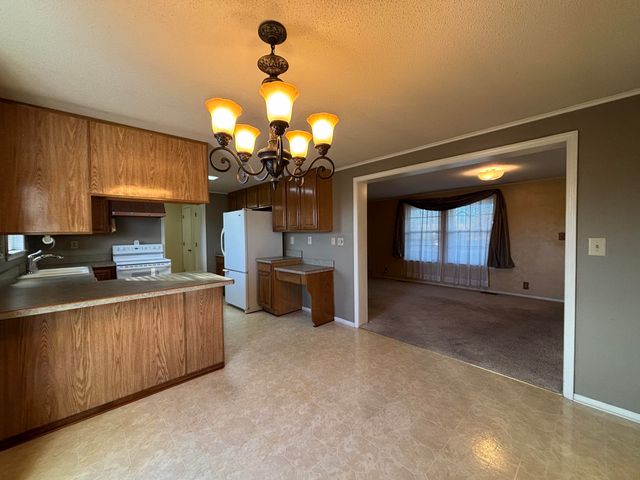 4130 E Zora Street, Webb City, MO 64870