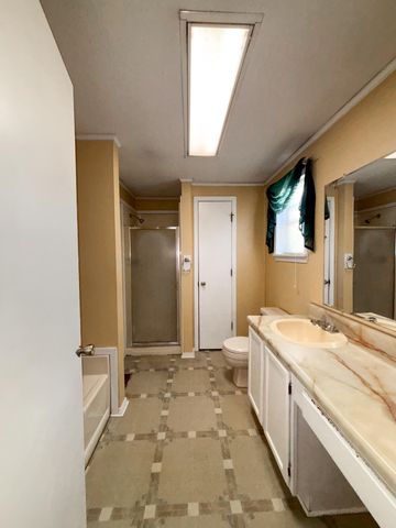 4130 E Zora Street, Webb City, MO 64870