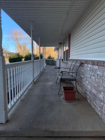 4130 E Zora Street, Webb City, MO 64870