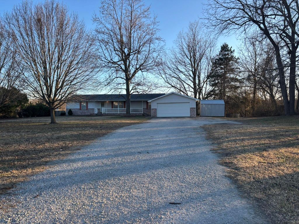 4130 E Zora Street, Webb City, MO 64870