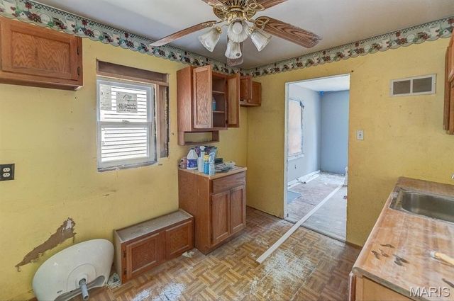 200 Sering Avenue, Alton, IL 62002