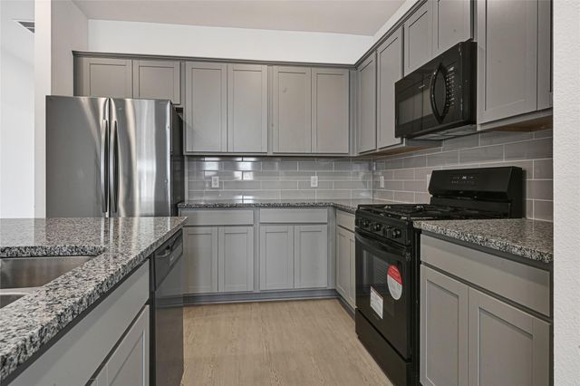 2727 Crested Creek Lane, Richmond, TX 77406