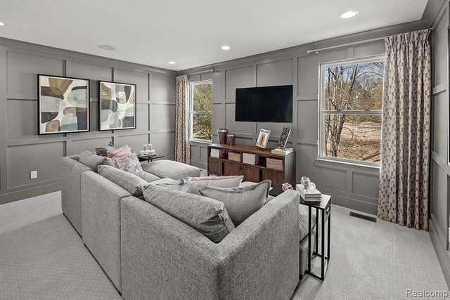 13732 EAGLES WAY Drive, Shelby Charter Township, MI 48315