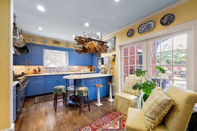 2320 Wroxton Road, Houston, TX 77005