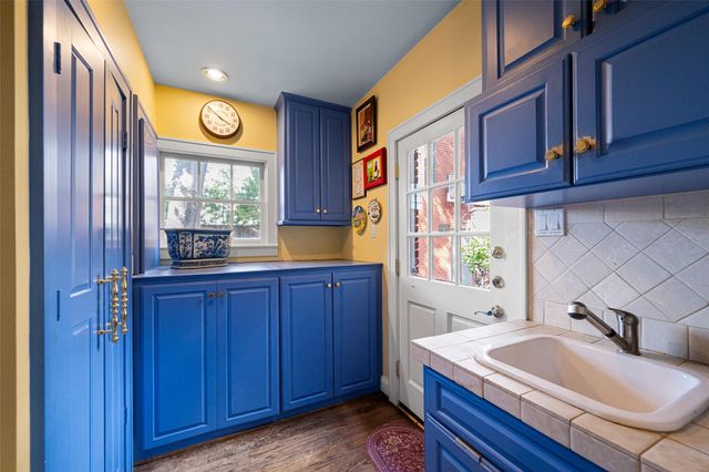 2320 Wroxton Road, Houston, TX 77005