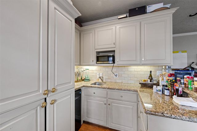 2320 Wroxton Road, Houston, TX 77005