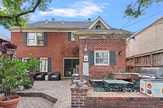 2320 Wroxton Road, Houston, TX 77005