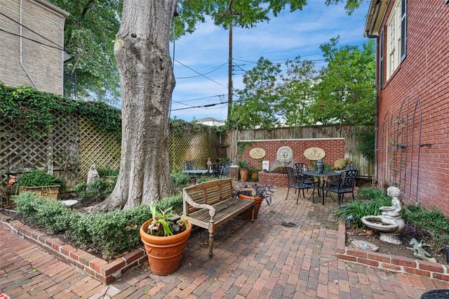 2320 Wroxton Road, Houston, TX 77005