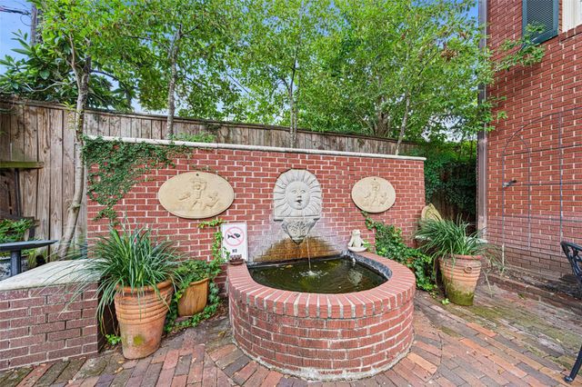 2320 Wroxton Road, Houston, TX 77005