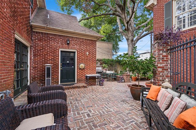 2320 Wroxton Road, Houston, TX 77005