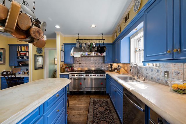 2320 Wroxton Road, Houston, TX 77005
