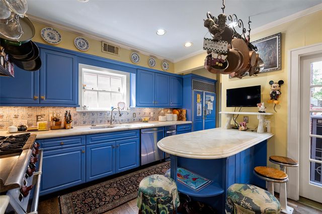 2320 Wroxton Road, Houston, TX 77005