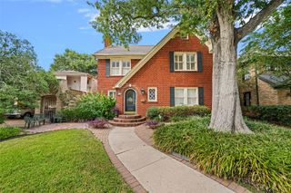 2320 Wroxton Road, Houston, TX 77005