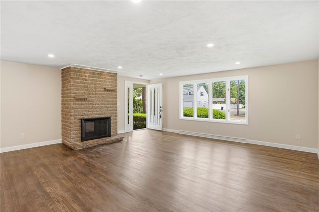 9 Apple Blossom Lane, Coventry, RI 02816