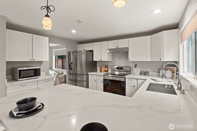 1228 NE Brockman Place, Seattle, WA 98125