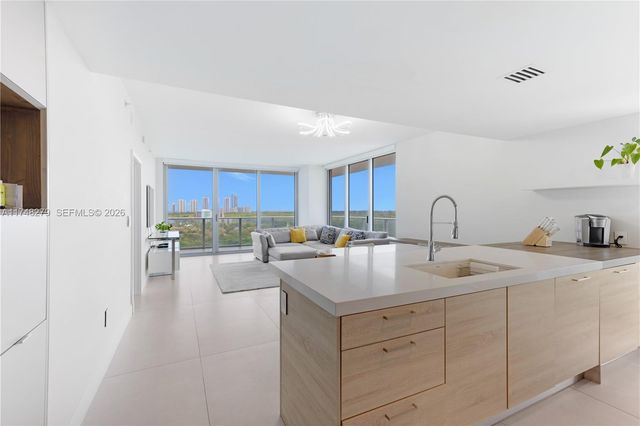 16385 Biscayne Boulevard 1221, North Miami Beach, FL 33160