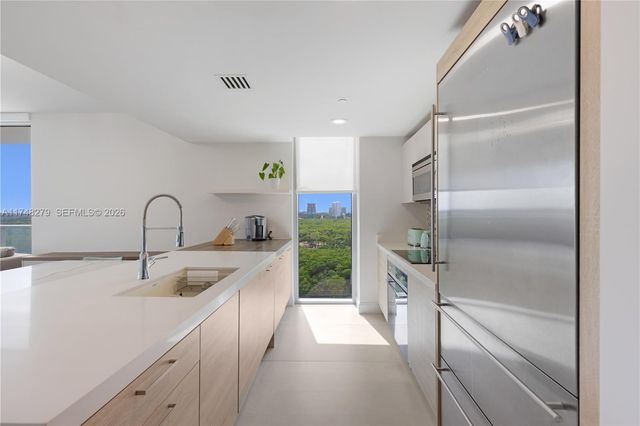 16385 Biscayne Boulevard 1221, North Miami Beach, FL 33160