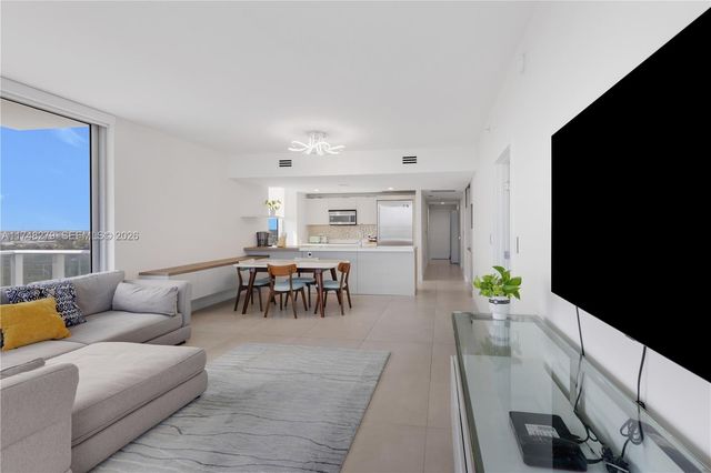 16385 Biscayne Boulevard 1221, North Miami Beach, FL 33160