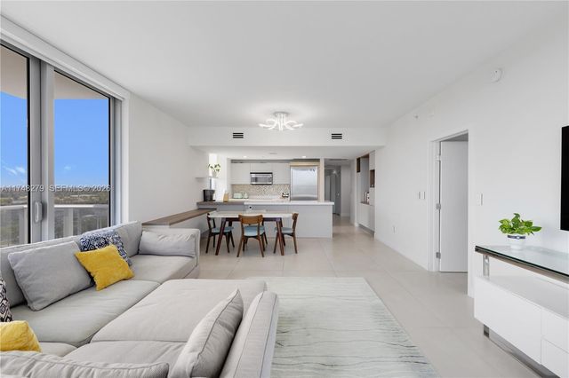 16385 Biscayne Boulevard 1221, North Miami Beach, FL 33160