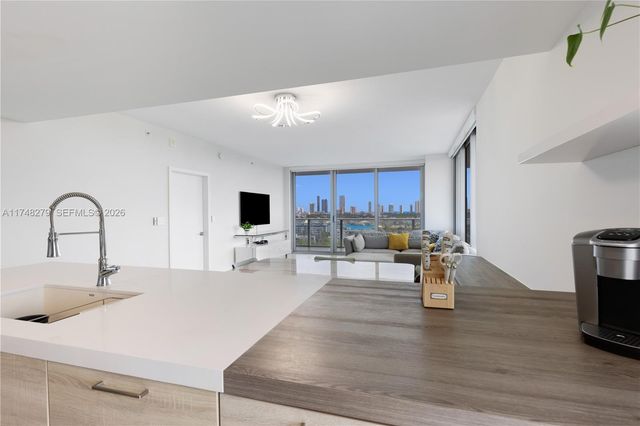 16385 Biscayne Boulevard 1221, North Miami Beach, FL 33160